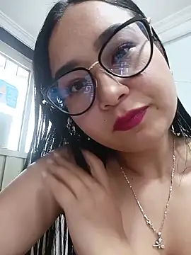 Chatroom XXX en direct de MiaMystic