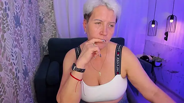 Chat +18 de KathySunn ao vivo