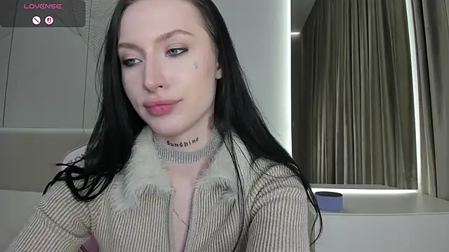 JenniferQueen11 Adlı Modelin Canlı XXX Sohbeti