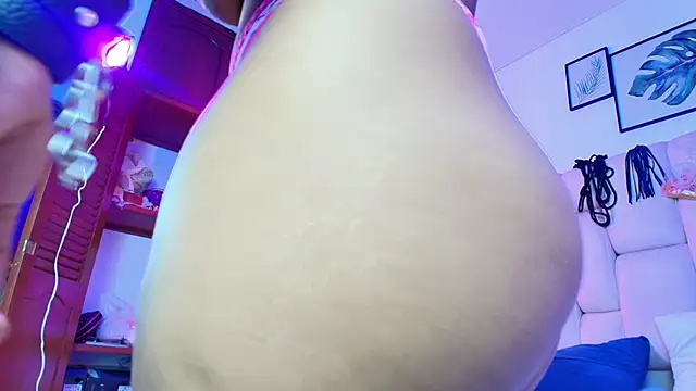 Chat +18 de KimberlyFox_t ao vivo