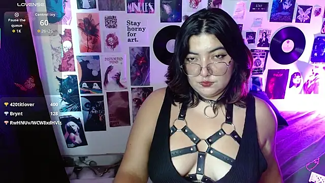 Chat +18 de Roxy_f_w ao vivo