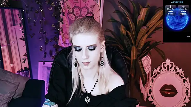 Noah_ElmerX Chat XXX in diretta