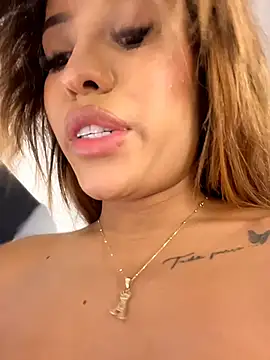 Chatroom XXX en direct de MystiqueXXX