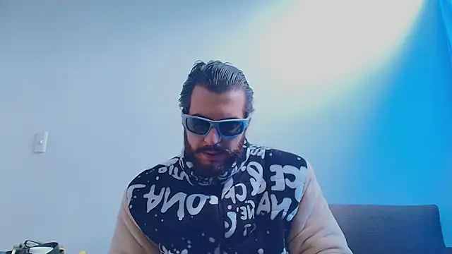 thomas_gun's Live XXX Chat