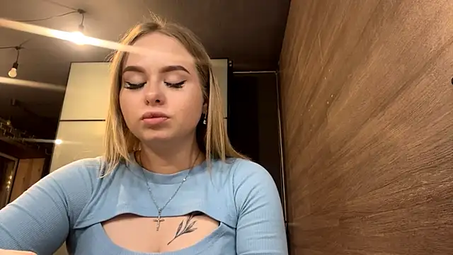 Živý XXX chat MiaLiluna