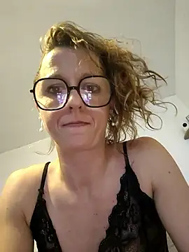 Shely5934 Adlı Modelin Canlı XXX Sohbeti
