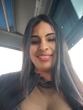 Astrid-- live XXX chat