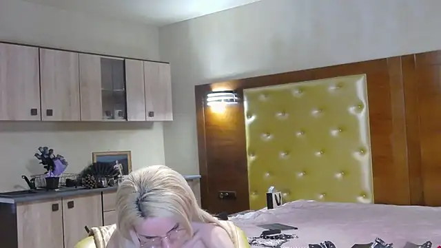 DomCaprisse's Live XXX Chat