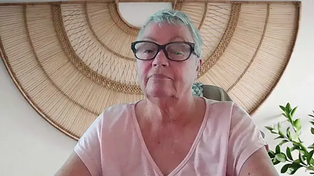 Mystery-Grandmother's Live XXX Chat