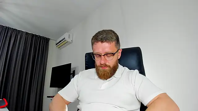 Show modela Findom_guy na web-kameri