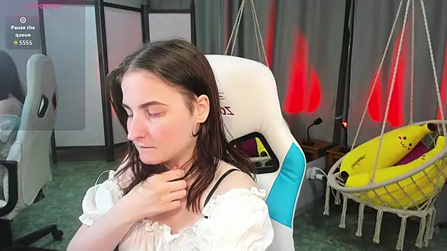 Chat XXX en directo de KiraDuvall