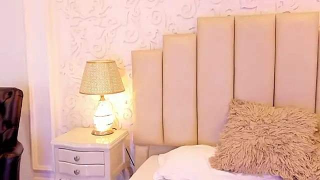 Chatroom XXX en direct de VioletaHills_
