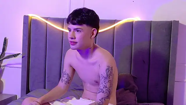 Show modela Zeyn_smith na web-kameri