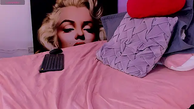 Charlotte11-11's Live XXX Chat