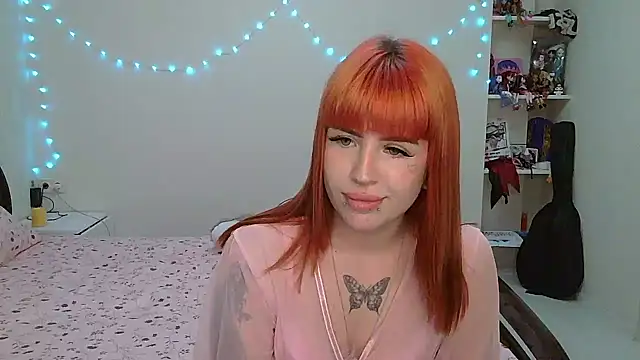VelvetEmber Show in webcam