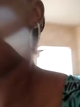 MONIQUE-LAMOUR's Live XXX Chat