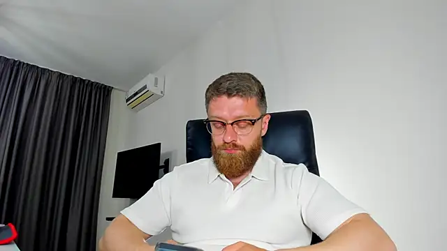 Show modela Findom_guy na web-kameri