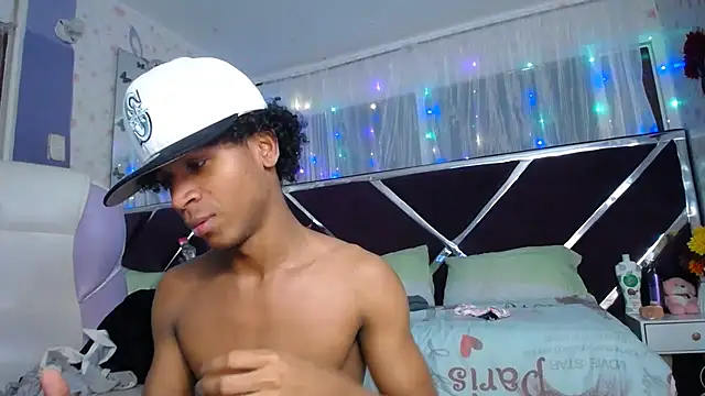 Santy_bigcock_01 Adlı Modelin Web Kamerası Şovu