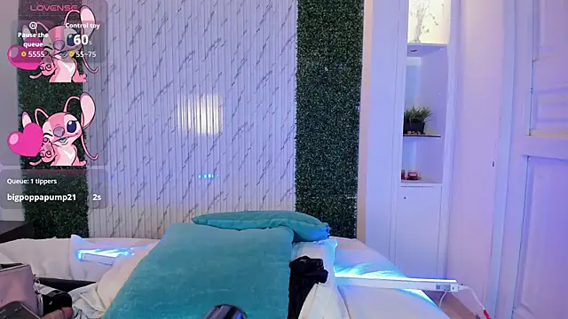 Онлайн чат XXX Caroline_Millerr