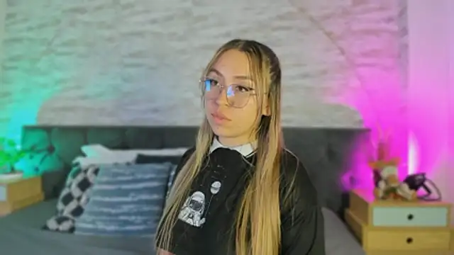 XXX chat uživo modela Rachel_Quenby
