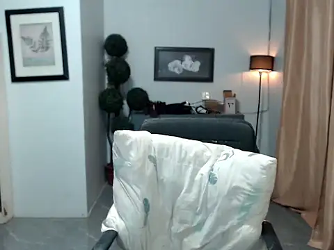 lavandermilk's Webcam Show