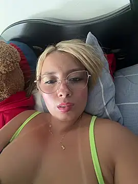 ValeriaHot69 Show in webcam
