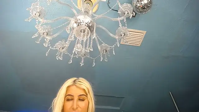 Chat +18 de ADRIANNA_FOX ao vivo