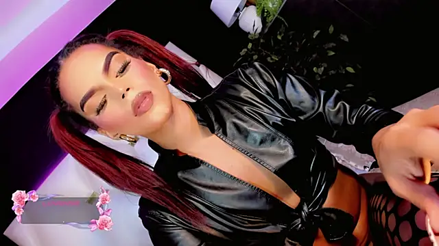Show modela Diiva_Smiith na web-kameri