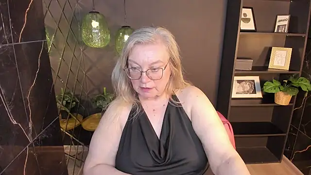 NataliMellow Show in webcam