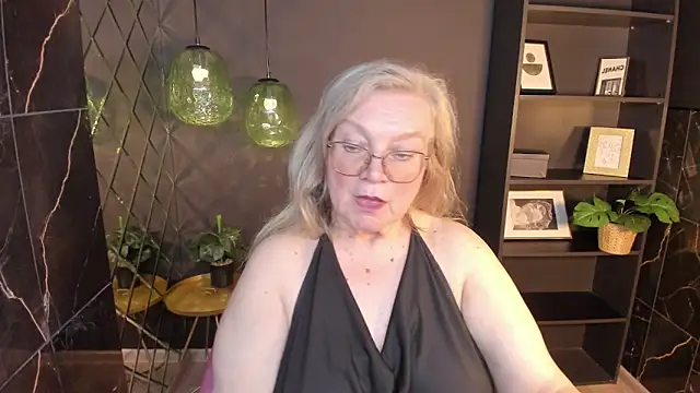 NataliMellow Show in webcam