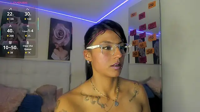 SamathaMay: διαδικτυακό σόου στην κάμερα