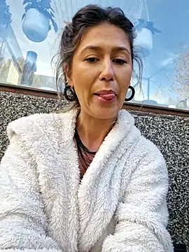 Chatroom XXX en direct de CelynaRoss