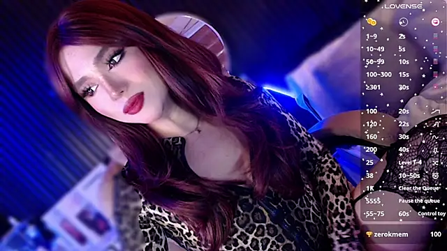 Ultimate_Charm Show in webcam