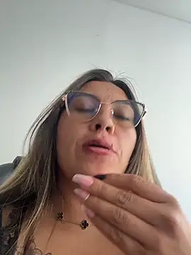 عرض كام LIZ-06_