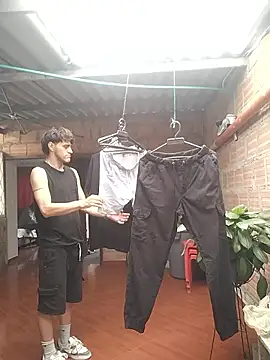 AoA-BoyStudent Show in webcam