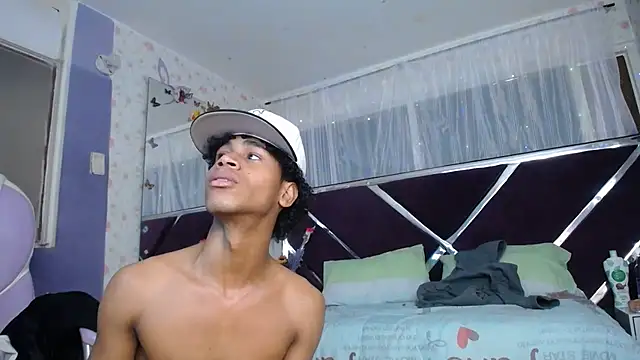 Santy_bigcock_01's Webcam Show