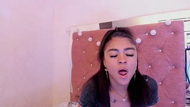Alaia2 – Naživo XXX chat