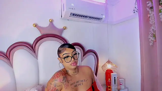 Mia_Jansen Show in webcam