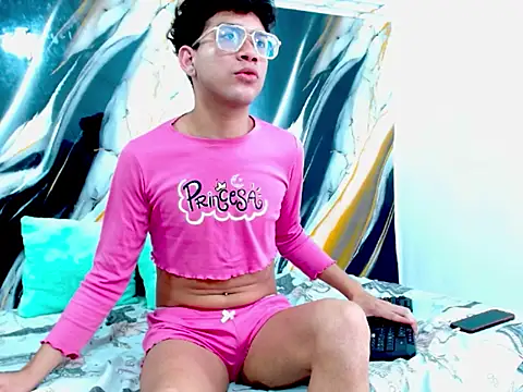 LAYAN_FEMBOY – Kamerová šou