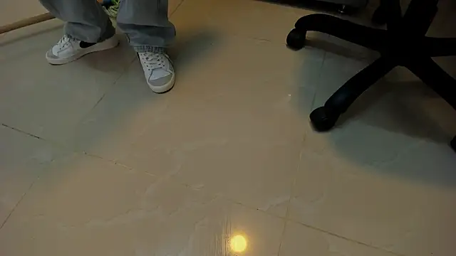 adams_bobby: απευθείας συνομιλία ΧΧΧ