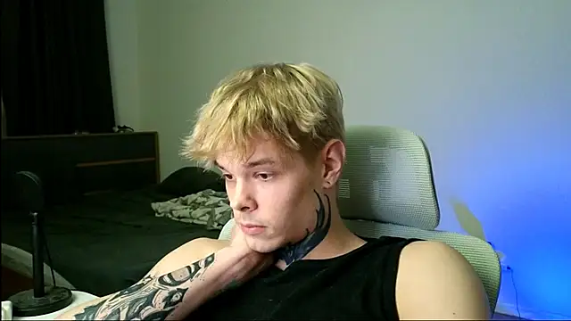 DENIS_HERE Pertunjukan Webcam