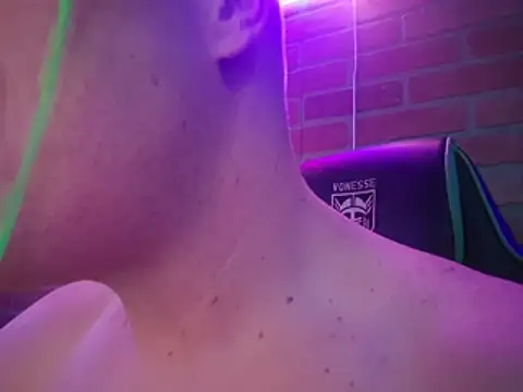 chronic_vibez Show in webcam