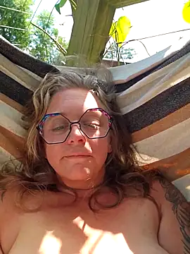 Blondejenn webcam show