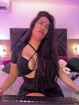 Zafira_Alabi élő XXX-chatje