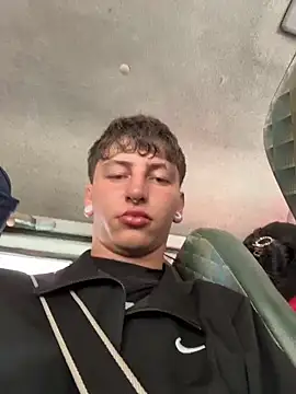 Pokazy przed kamerką – ARON_LUXX