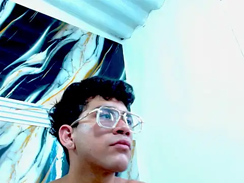 عرض كام LAYAN_FEMBOY