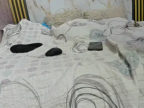 rich_little_brunette18 webkamerás műsora