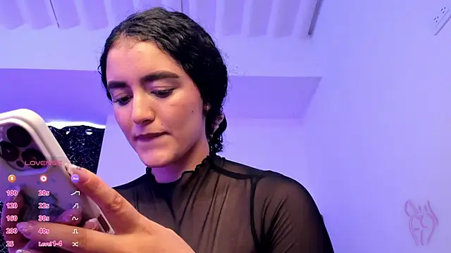 Kathiaa-lee Adlı Modelin Canlı XXX Sohbeti