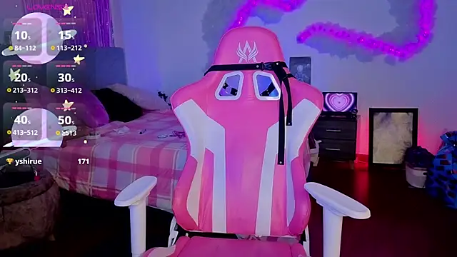 larah_uwu Chat XXX live