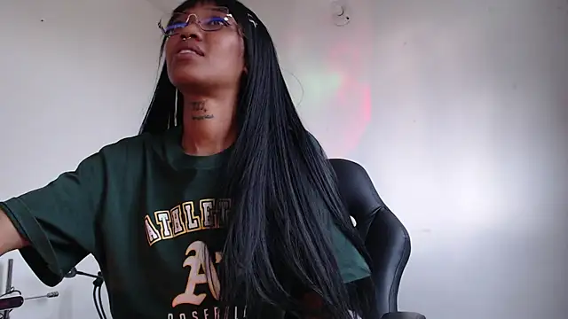 --Kenian Live XXX chat